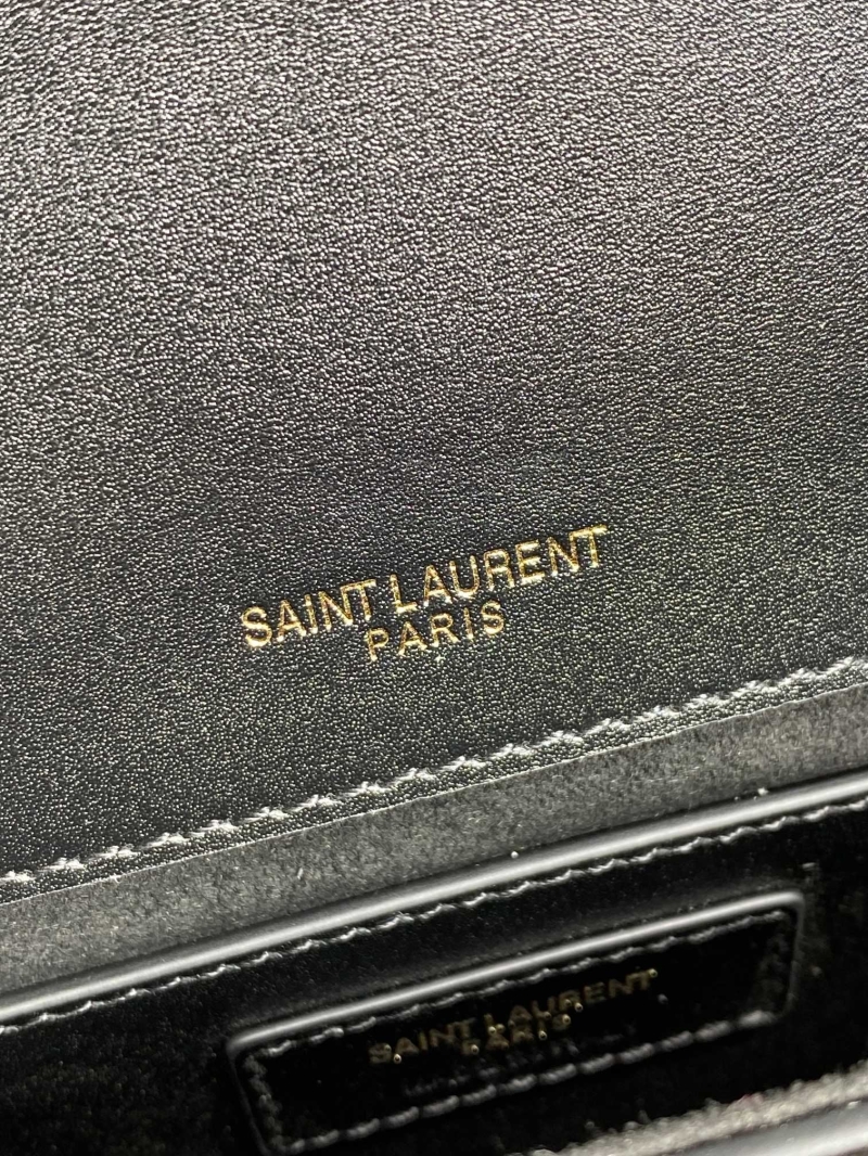 Y51 clutch bags